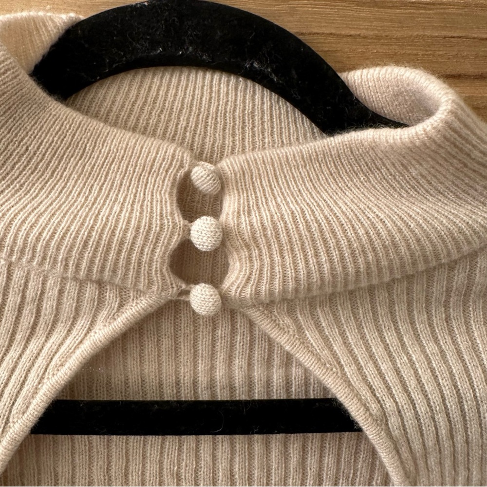 Reformation Osteria Open Back Sweater in Gossamer size S - Picture 7 of 9